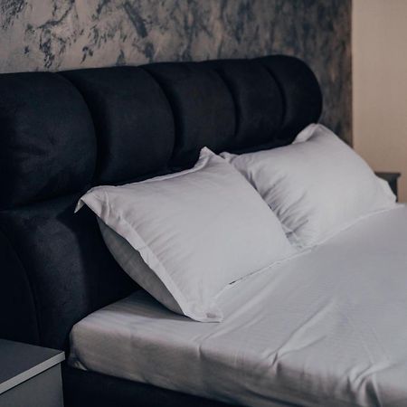 Pensiunea R&R Bailesti Exteriör bild